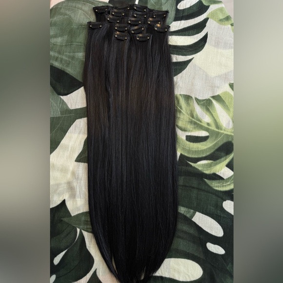 24 In Black Clip in Hair Extensions Straight Beautiful Hair Human hair blend - Picture 2 of 7